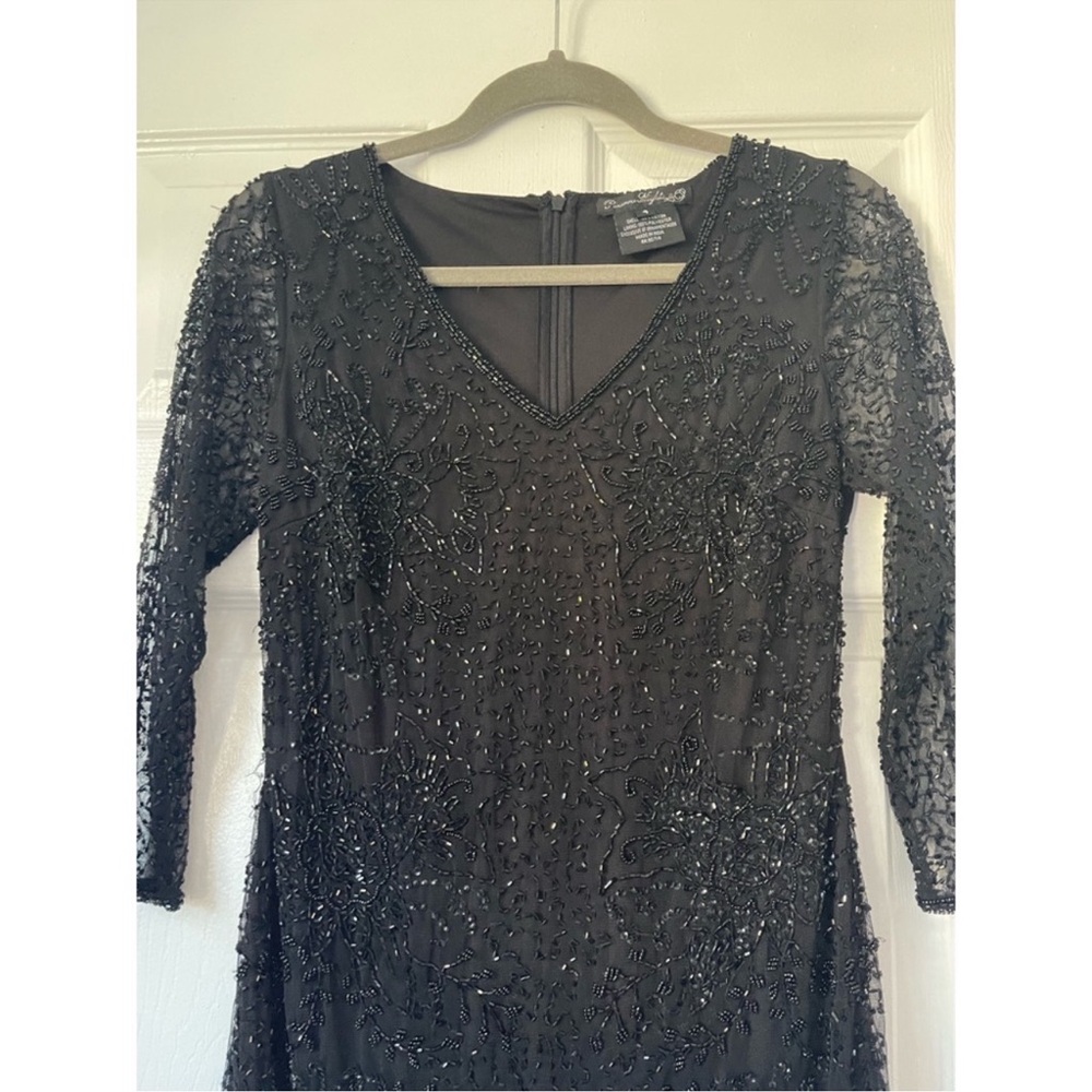 PIZARRO NIGHTS Beaded V-neck Cocktail Dress
Size 4 - Picture 5 of 9